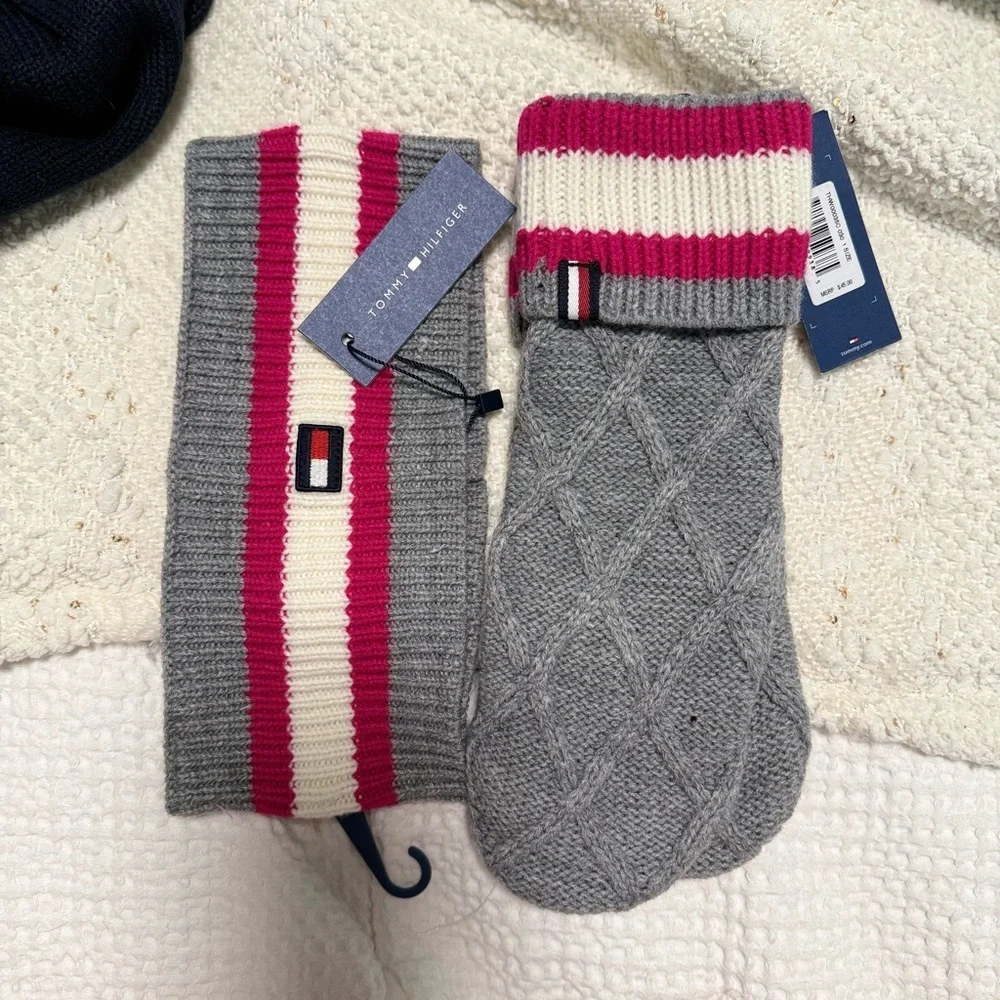 NWT Tommy Hilfiger Gray and Pink Knit Accessories Matching Mittens & Headband - Picture 1 of 3